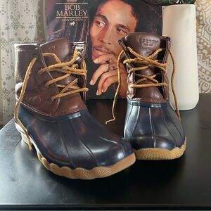 Sperry Duck Boots in Brown and Navy Blue Big Girls Youth Size 4 (Women’s 6)